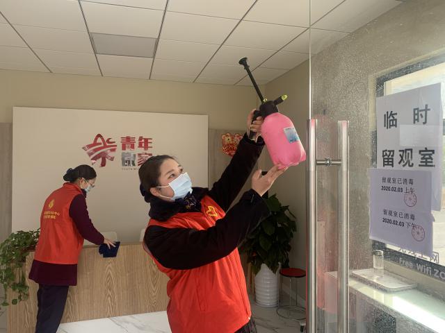 13馬鞍山中心將中心“青年微家”陣地改為臨時(shí)留觀室，青年志愿者定期進(jìn)行場(chǎng)所消毒處理，進(jìn)一步發(fā)揮團(tuán)屬陣地和青年志愿者作用（3）.jpg